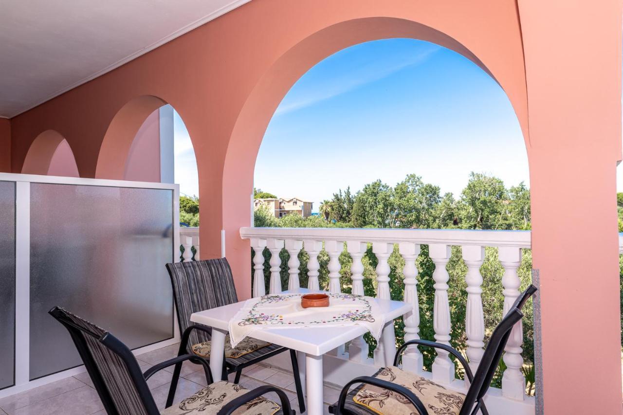 Vasilikí Arazzo Apartments מראה חיצוני תמונה
