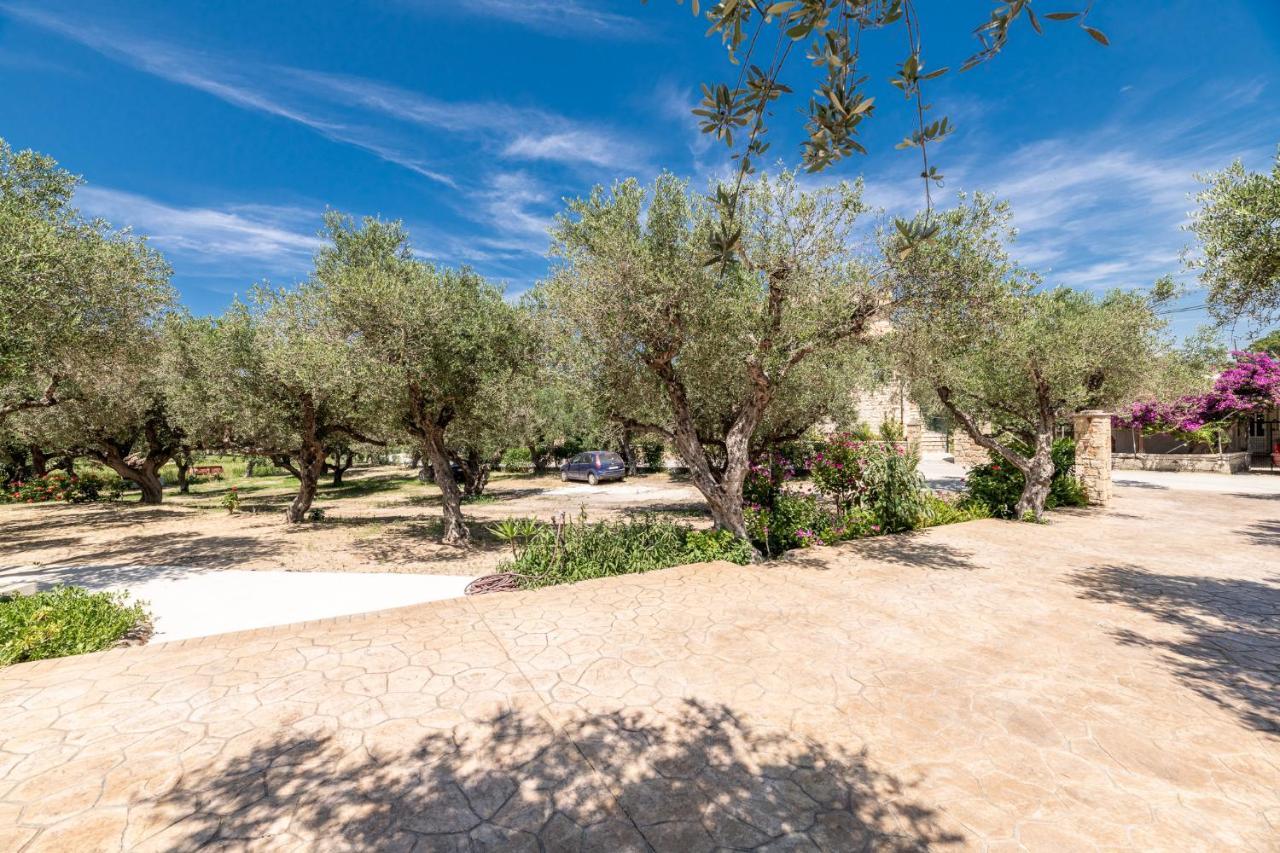 Vasilikí Arazzo Apartments מראה חיצוני תמונה